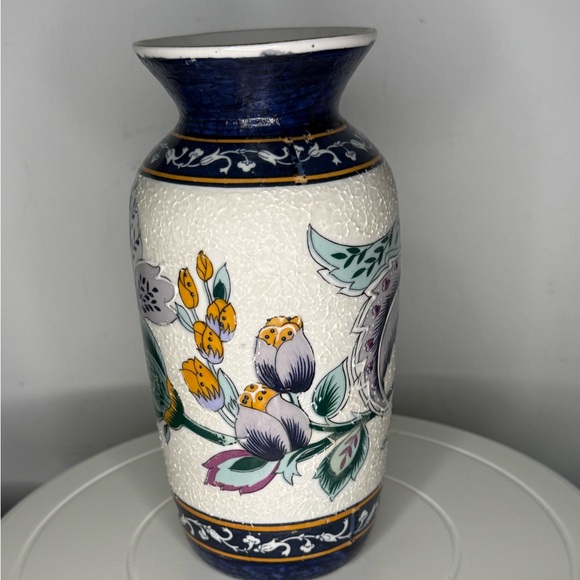 Moriage Asian Style Vase - Picture 3 of 8